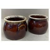 (2) hull pottery dishes