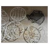 Wire coated trivets
