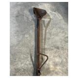 Primitive hole digger