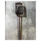 Antique shoveler