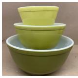 Pyrex stackable bowls