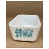 Pyrex refrigerator dish