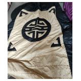 King sz. Comforter, heav y, like new, by Dakotah