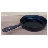 Cast iron skillet