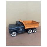 Structo hydraulic dump truck