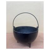 Cast aluminum footed pot