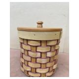 Weaved cookie basket with lid
