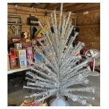 100 Branch 7-Foot Aluminum Christmas Tree
