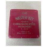 The master key 13 keys CHROMATIC pitch instrument