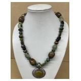 Costume jewelry necklace