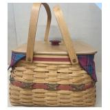 2011 longaberger picnic basket with divided insert