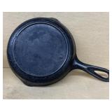Cast-iron skillet with heat ring