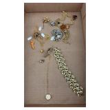 Assorted jewelry items