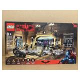 Lego the Batman Batcave, the Riddler face off