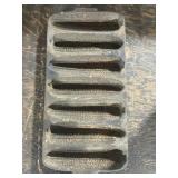 Cast-iron corn muffin pan