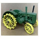John Deere 'D' 1/16 scale diecast tractor