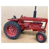 Farmall 966 international Hydro 116 scale toy