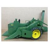 JD 4020 diesel 1/16 scale tractor with Picker
