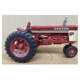 Farmall 460 diecast toy tractor 1/16 scale
