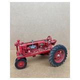 Farmall F 20 toy tractor 116 scale