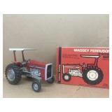 Massey Ferguson 1/16 scale 275 tractor