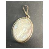 Cameo pendant