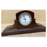 Eight day mantle clock