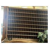Large cubbyhole shelf