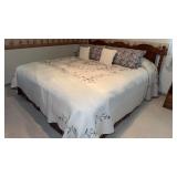 King Size Bedding (Bed Spread / pillows)