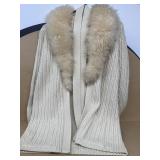 Large sweater with fur collar