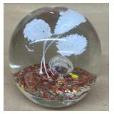 Paperweight with white flowers