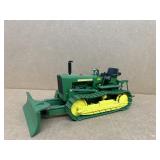 John Deere 1/16 scale 2010 crawler tractor