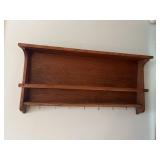 What knot shelf and tea cup holders?