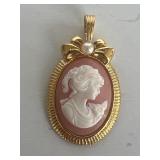 Cameo pendant