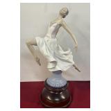 LLADRO "Graceful Ballet" # 6240, 17"