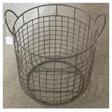 VTG Wire laundry basket