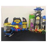 Batman playset includes extra figures