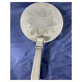 Hammered aluminum skillet with lid