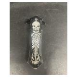 Skull and bones switch blade