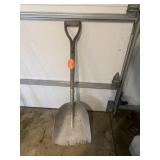 Aluminum shovel