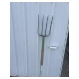 Four prong pitchfork