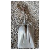 Aluminum shovel