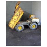 Tonka yellow construction work dump truck