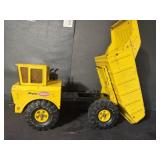Mighty Tonka dump truck 975