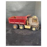 ERTL dump truck