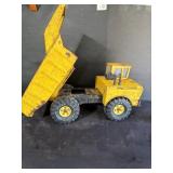 Tonka yellow construction truck