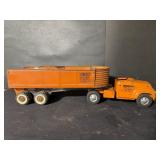 Structo hydraulic trailer dumper