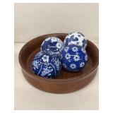 Porcelain carpet balls with wooden bowl