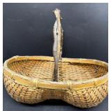 Buttocks basket, grapevine handle