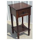 One drawer side, stand in natural finish
